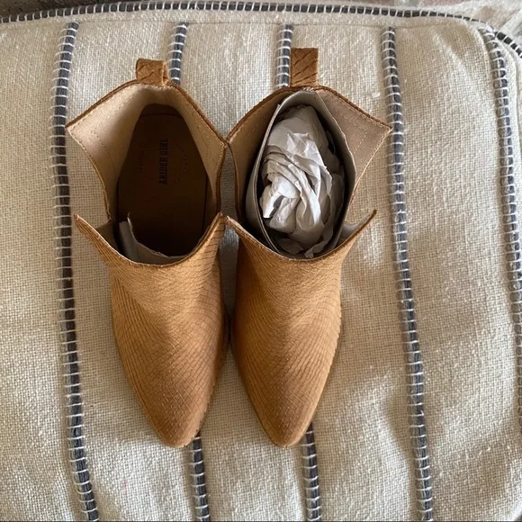 A Rider Girl Whiskey Bootie - Picture 5 of 6